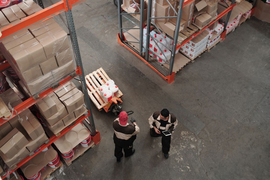 Discussion about stock and material lots in a warehouse